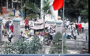 Chiếc xe tang của �ng L� Quang Trọng được th�n nh�n thay v� đưa ra nghĩa trang đ� chạy thẳng v�o UBND x� Thi�n Lộc thuộc huyện Can Lộc.